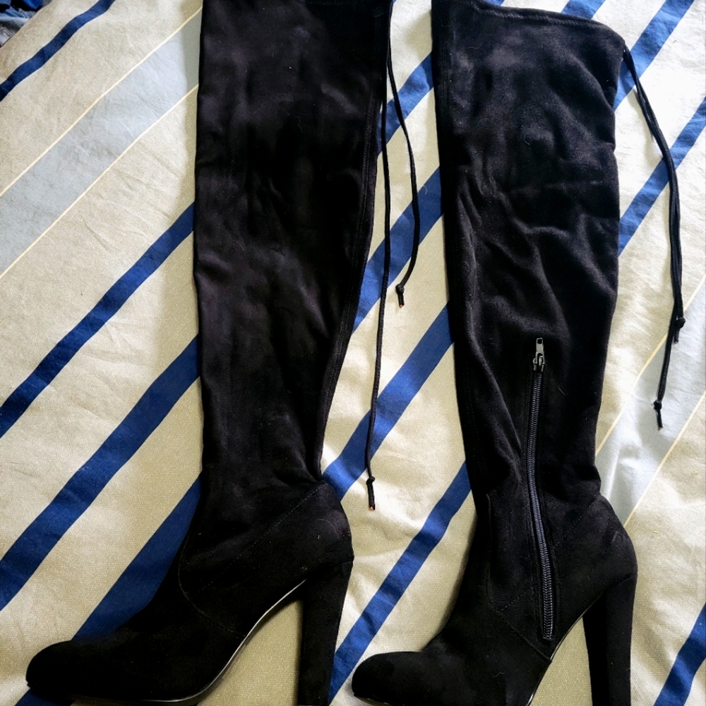 Womans Thigh High Heels! Absolutely beautiful and SUPER comfortable!